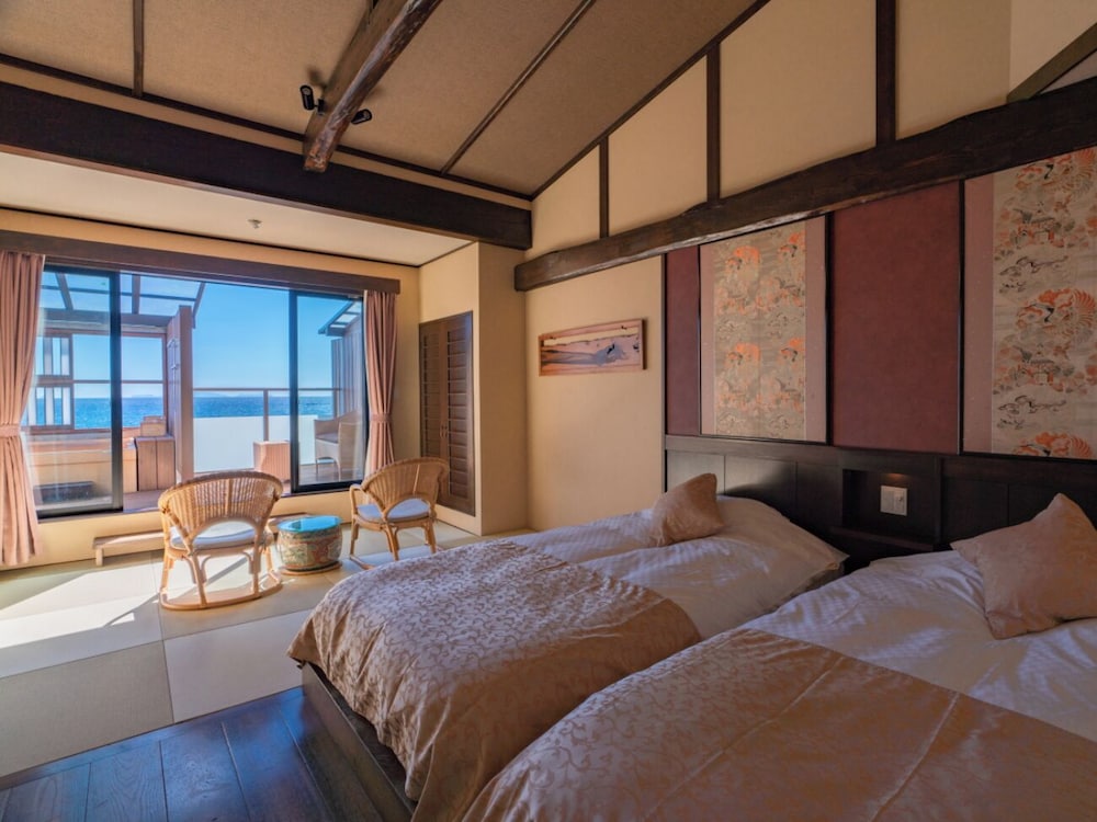 Economy Twin Room, Balcony, Ocean View (Retro Modern)