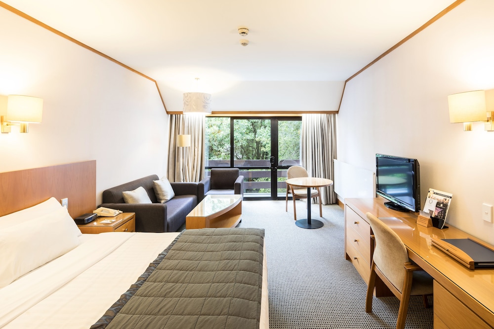 Premium Suite, 1 King Bed, Garden View