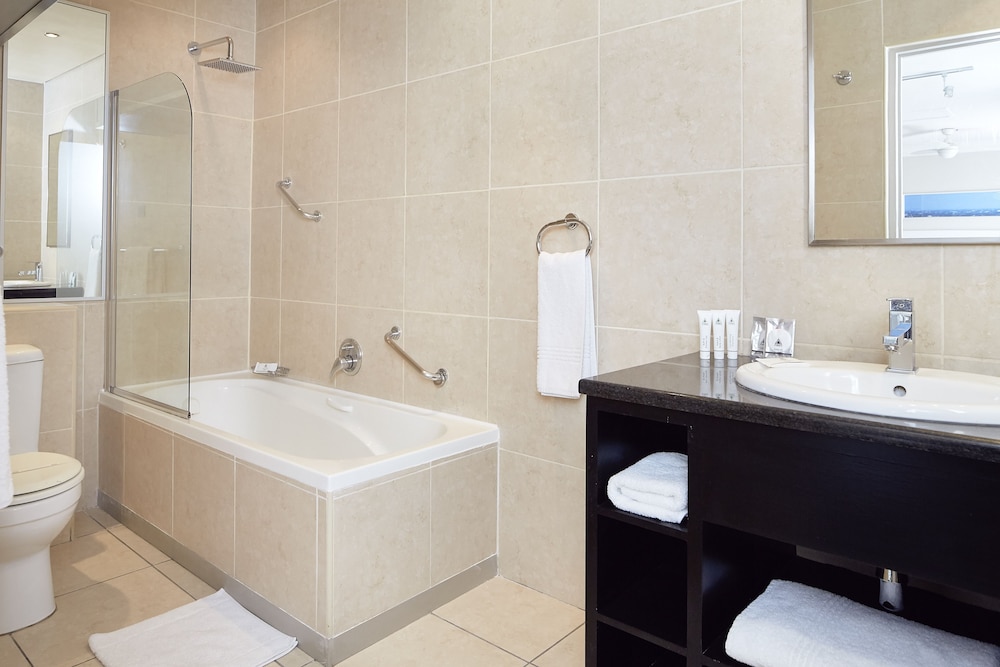 Superior Studio, 1 King Bed, Sea View - Photo 6