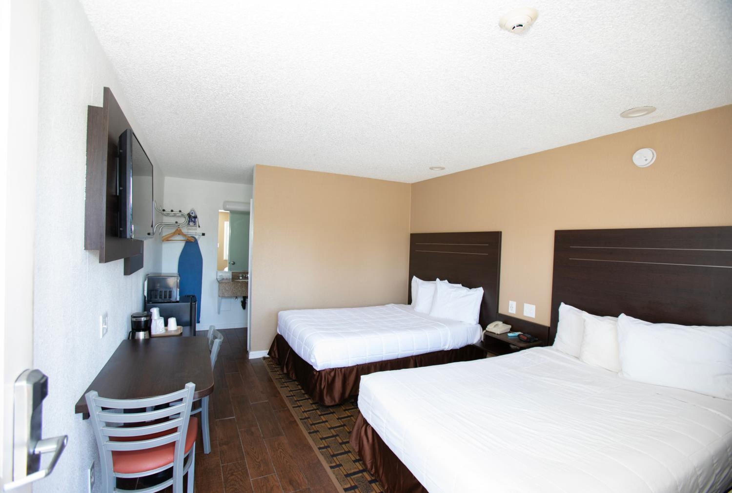 Double Room With Two Double Beds - Non-Smoking photo 1