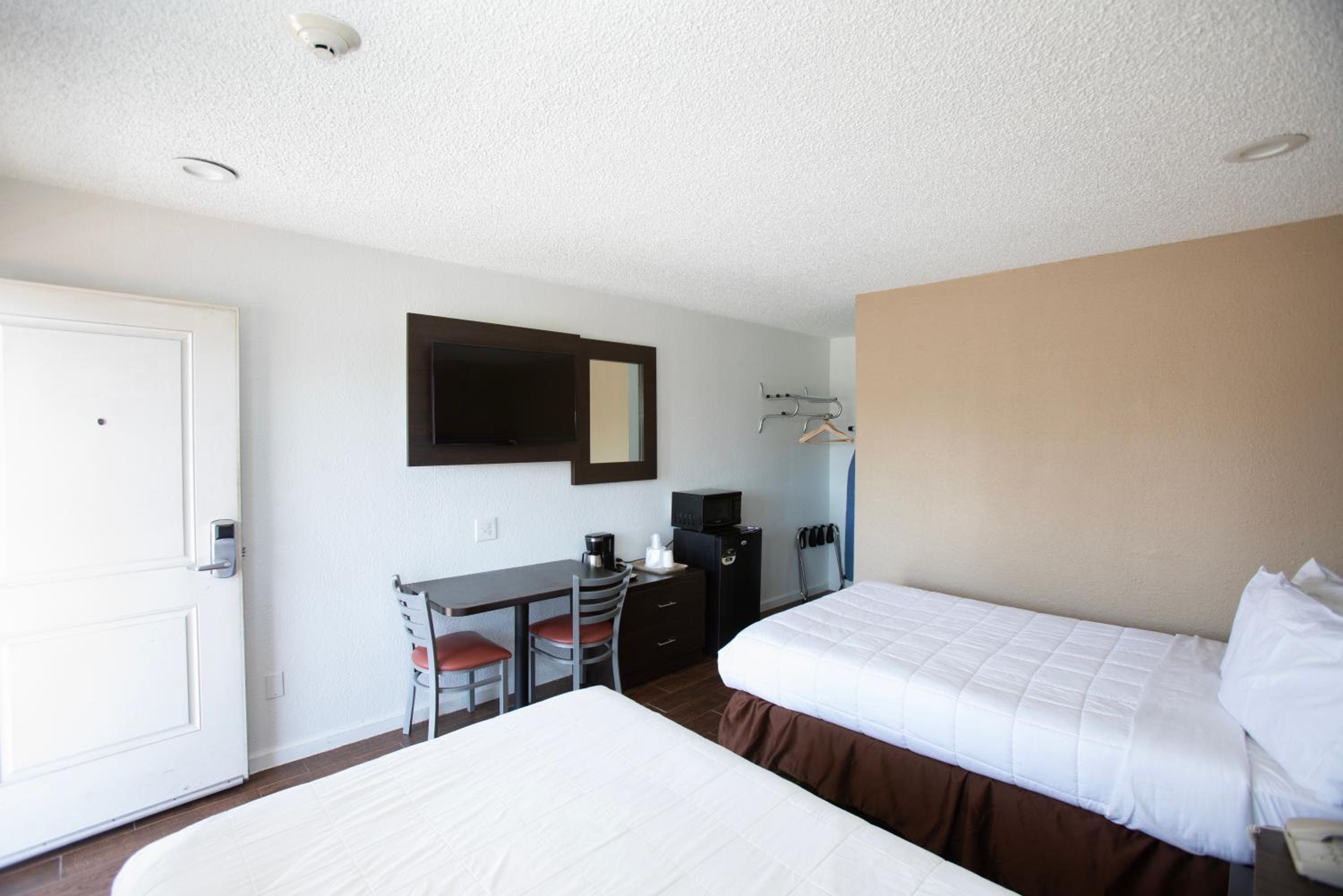 Economy Quadruple Room photo 1