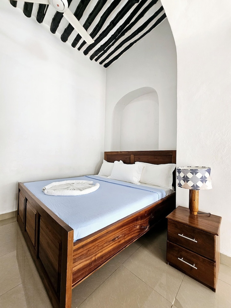 Deluxe Room with Private Bathroom