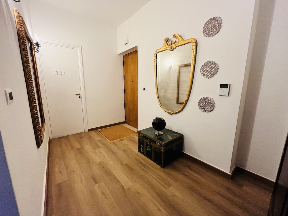 Deluxe Room - Photo 20