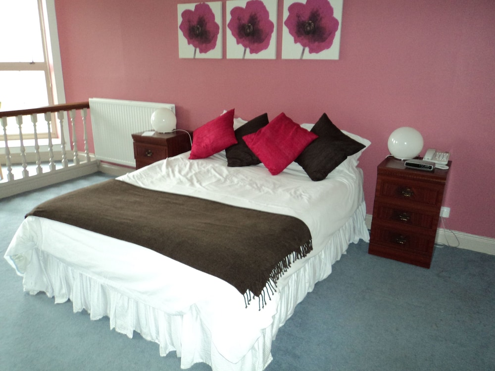 Double Room (Large Double) photo 1