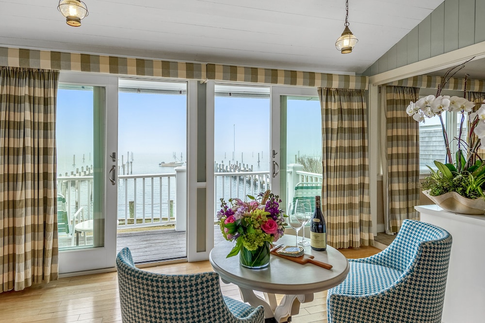 Suite, 1 Bedroom, Harbor View photo 2