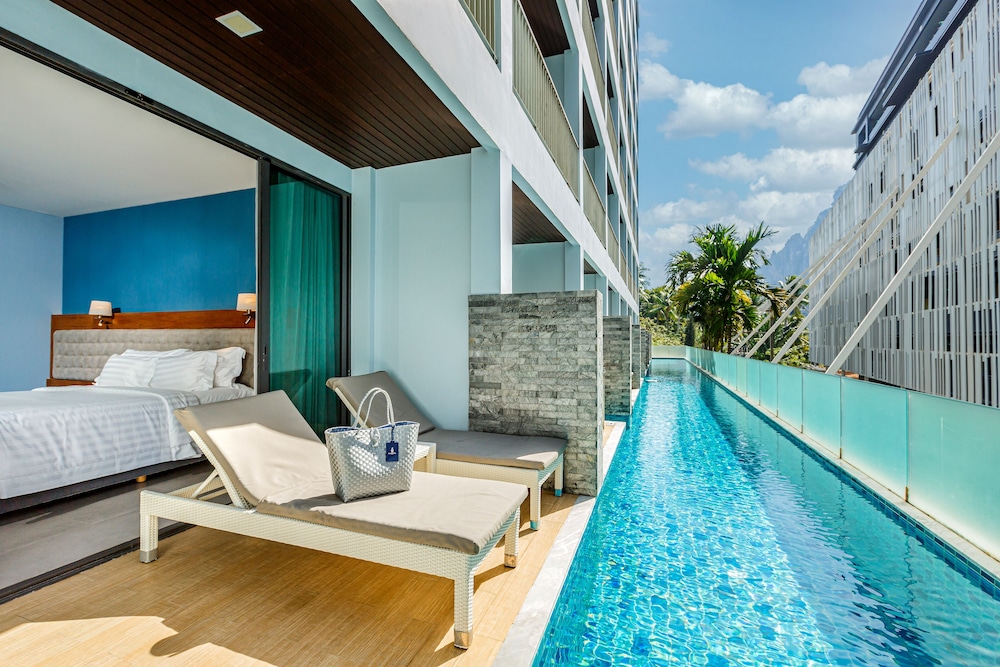 Deluxe Pool Facing Double or Twin Room photo 3