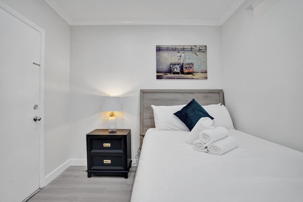 Family Apartment, 5 Bedrooms, Pool Access