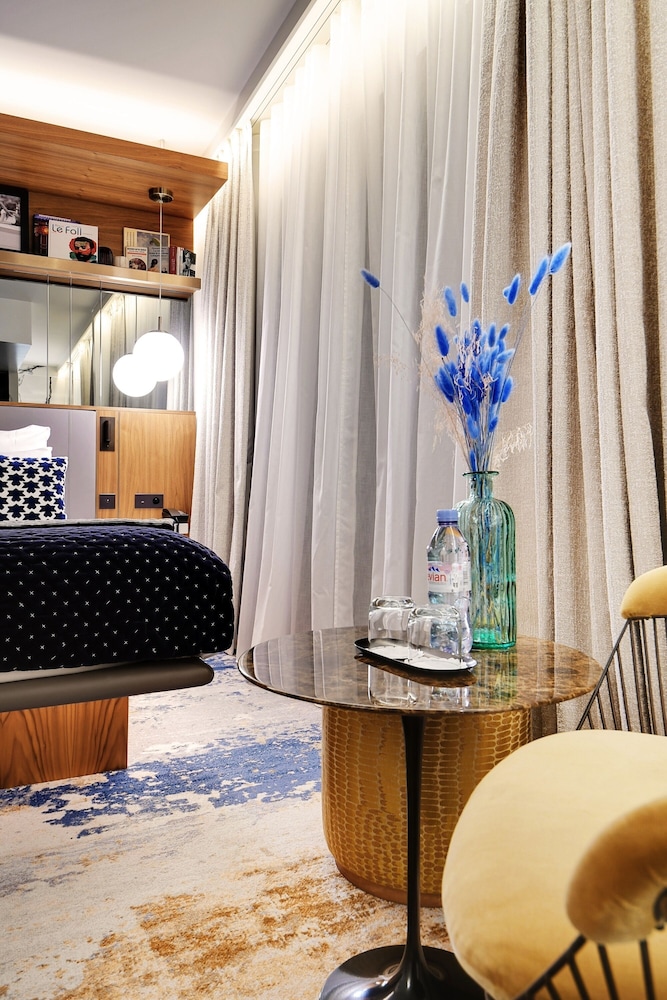 Deluxe Double Room with View on the roofs of Paris photo 3