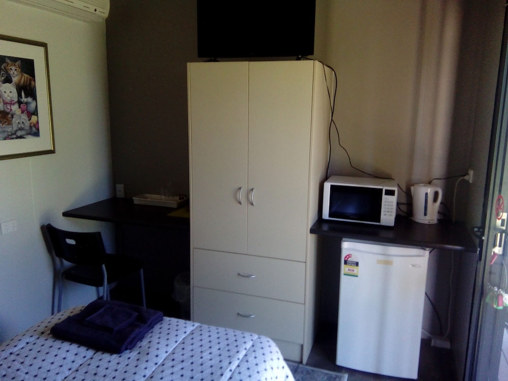 Double Room (1 Bunk Bed) photo 2