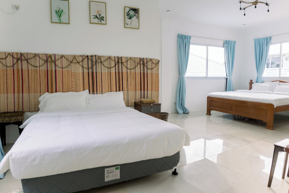 Family Room, 2 Queen Beds, Balcony