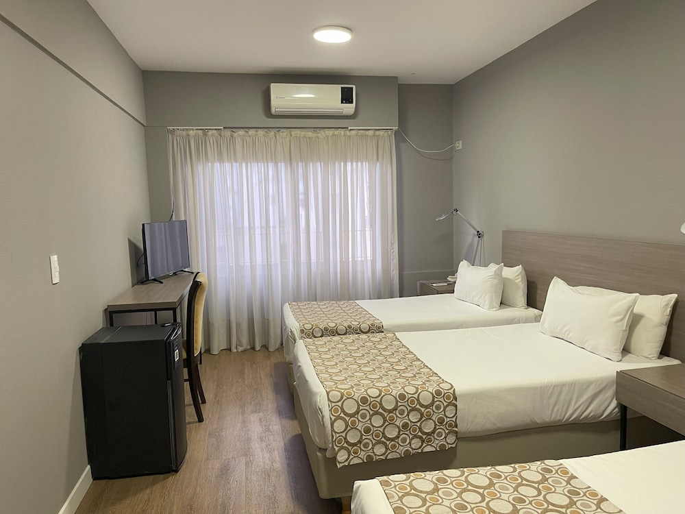 Economy Triple Room photo 2