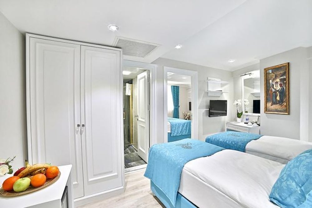 Family Room, Multiple Beds photo 1