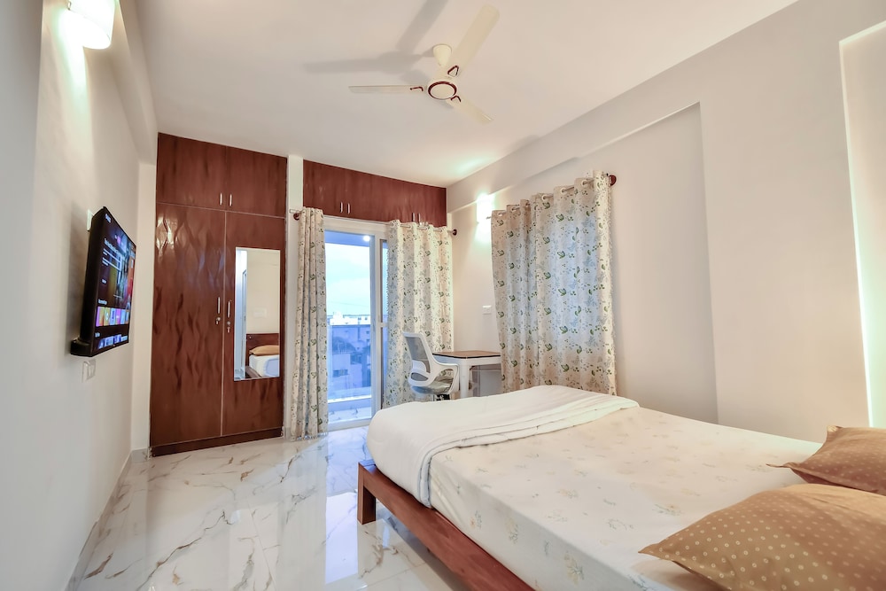Deluxe Room, Balcony, City View