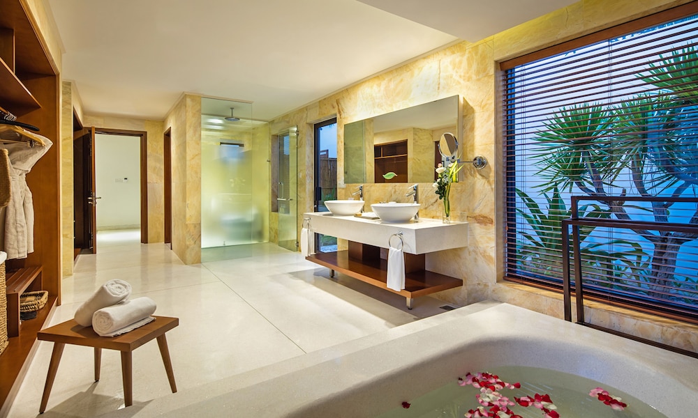 Beach Front Pool Villa photo 2