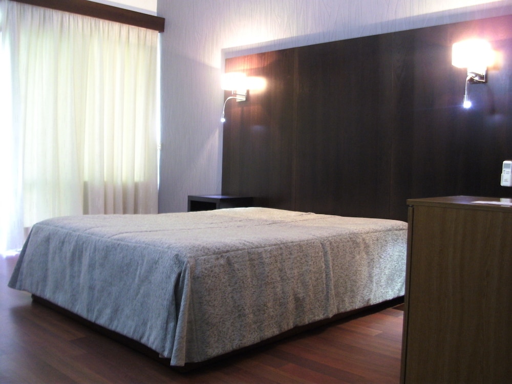 Single Room, Sea View