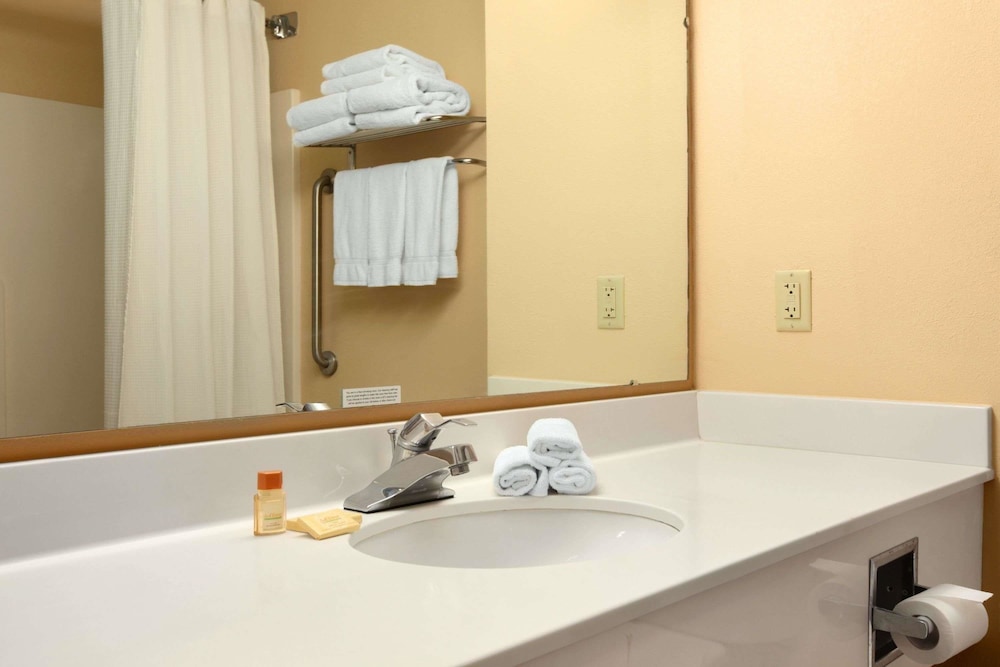Suite, 1 King Bed, Non Smoking, Jetted Tub - Photo 2
