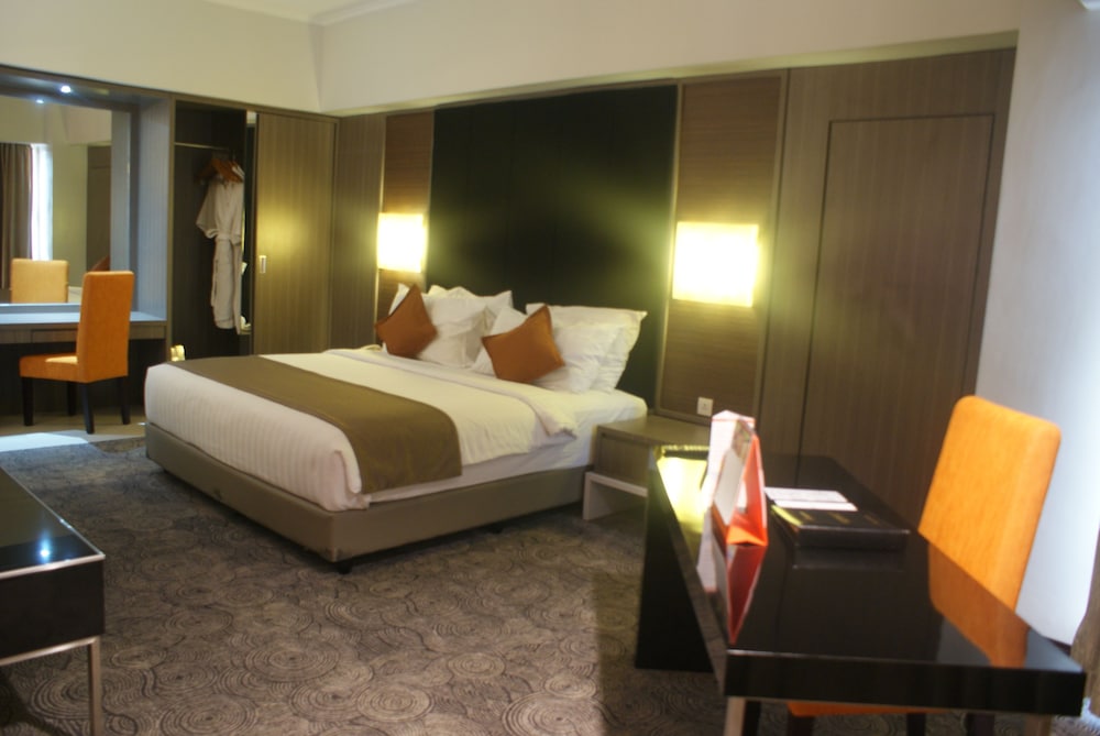 Suite - Photo 5