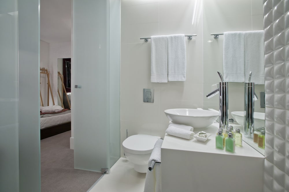 Economy Double Room, 1 Bedroom, Non Smoking, City View photo 2