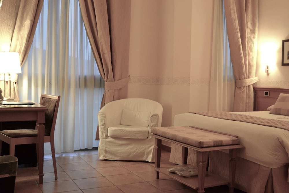 Deluxe Double Room Single Use photo 2