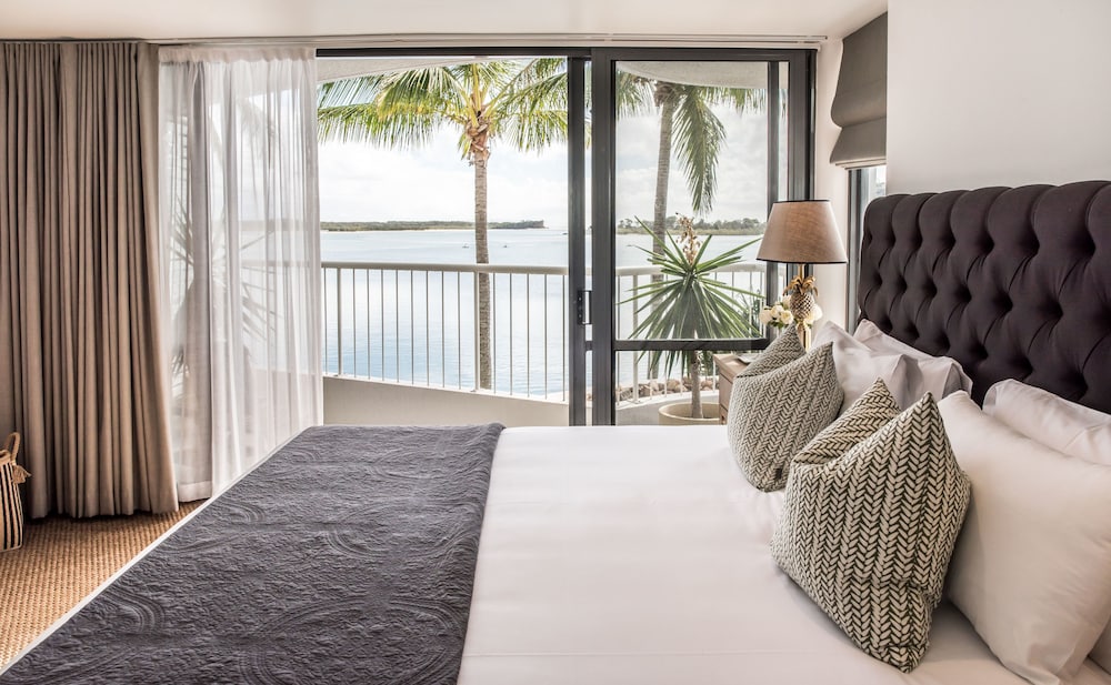 3 Bedroom Waterfront Deluxe Townhouse photo 1
