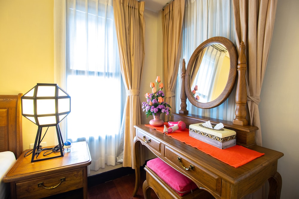 Deluxe Triple Room No Balcony photo 3