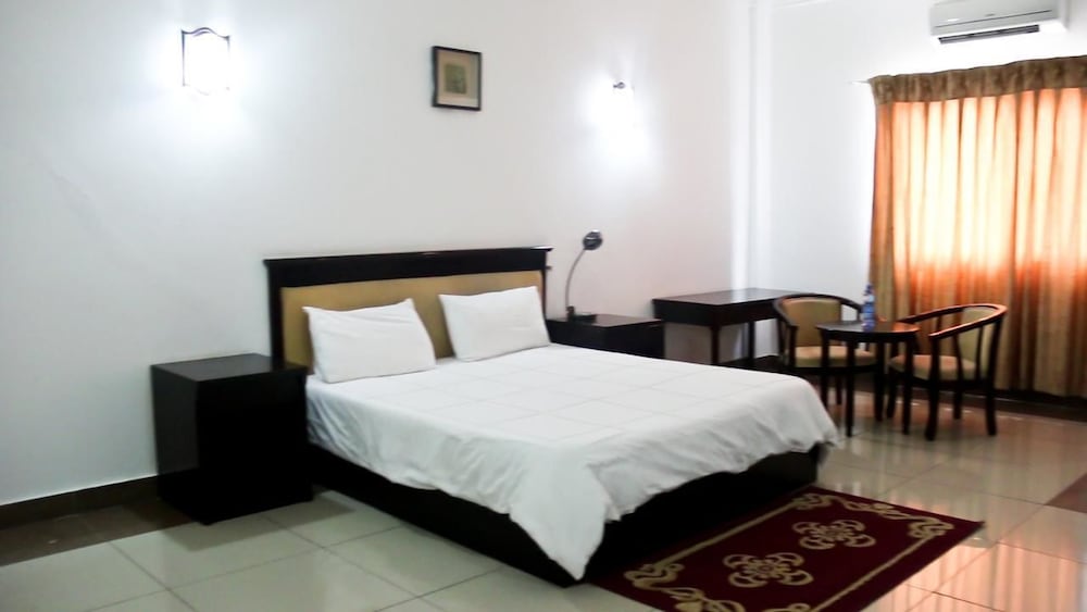 Honeymoon Suite
