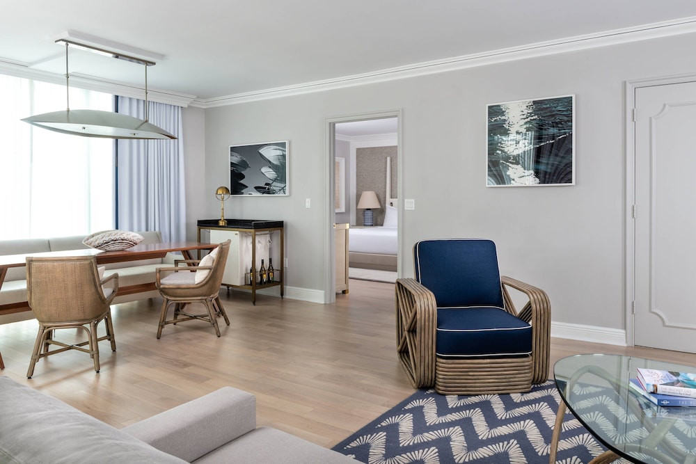 One Bedroom Executive Suite with Balcony (Non Smoking) thumbnail 6