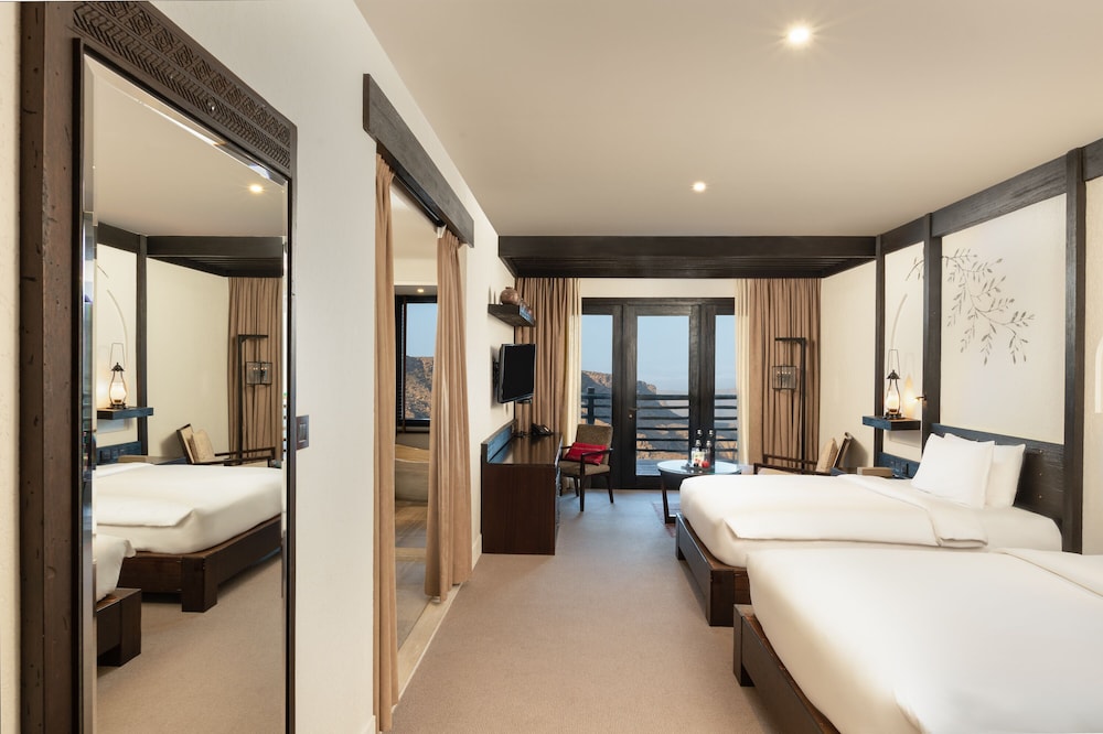 Room, 2 Twin Beds, Mountain View photo 3