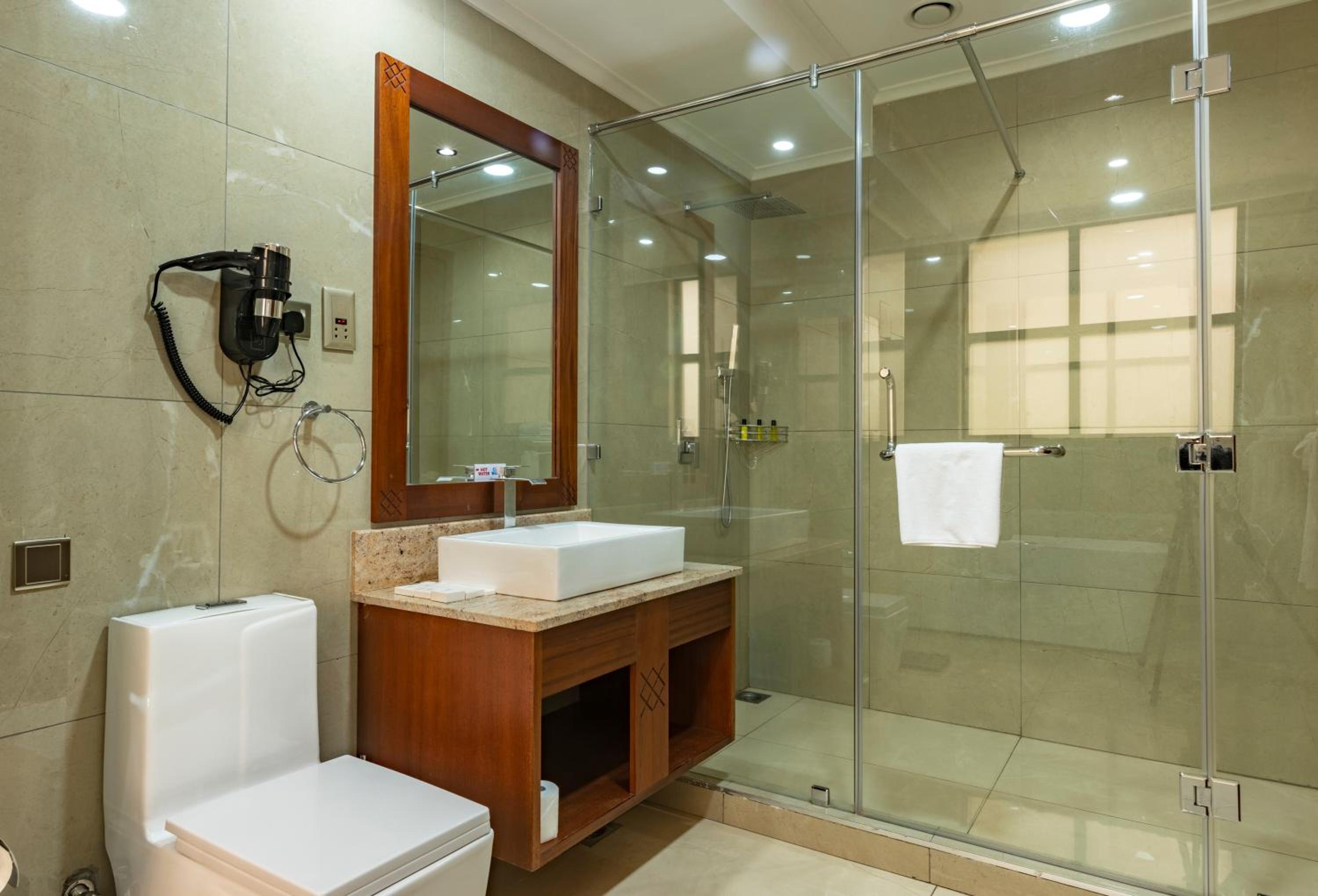 Standard King Room - Photo 3