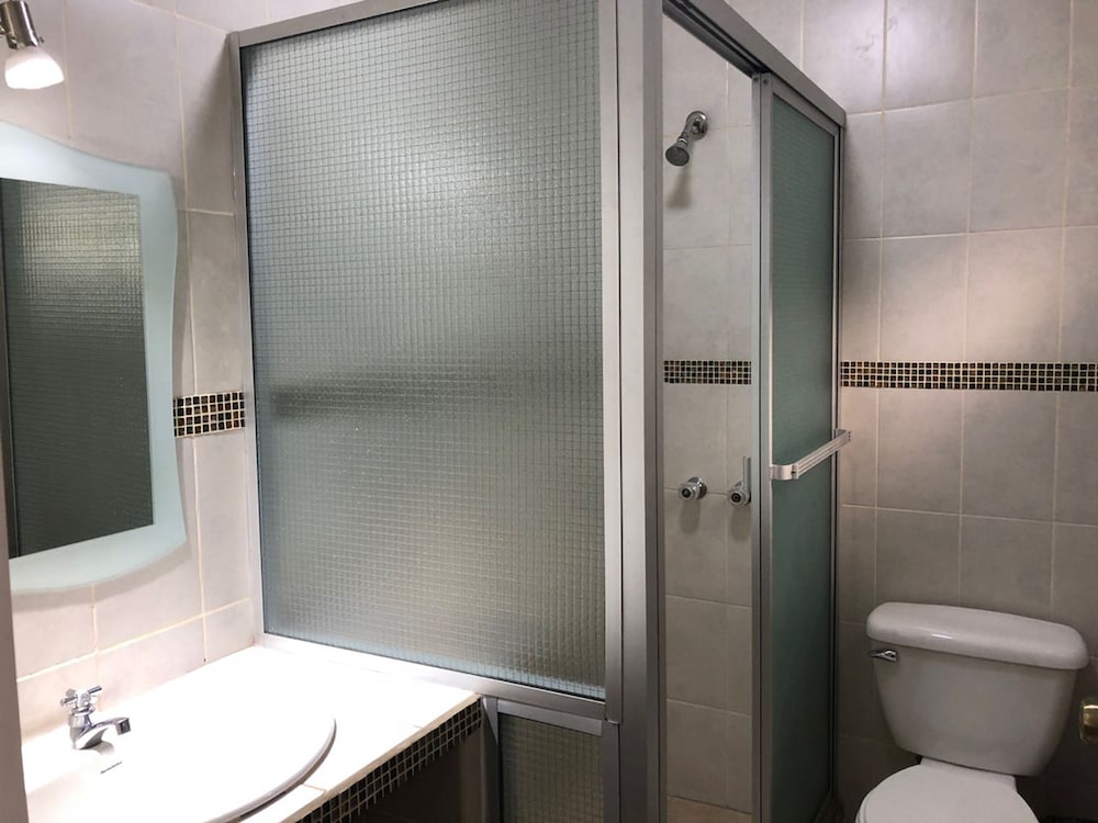 Basic Double Room Single Use, 1 Large Twin Bed, Private Bathroom photo 2