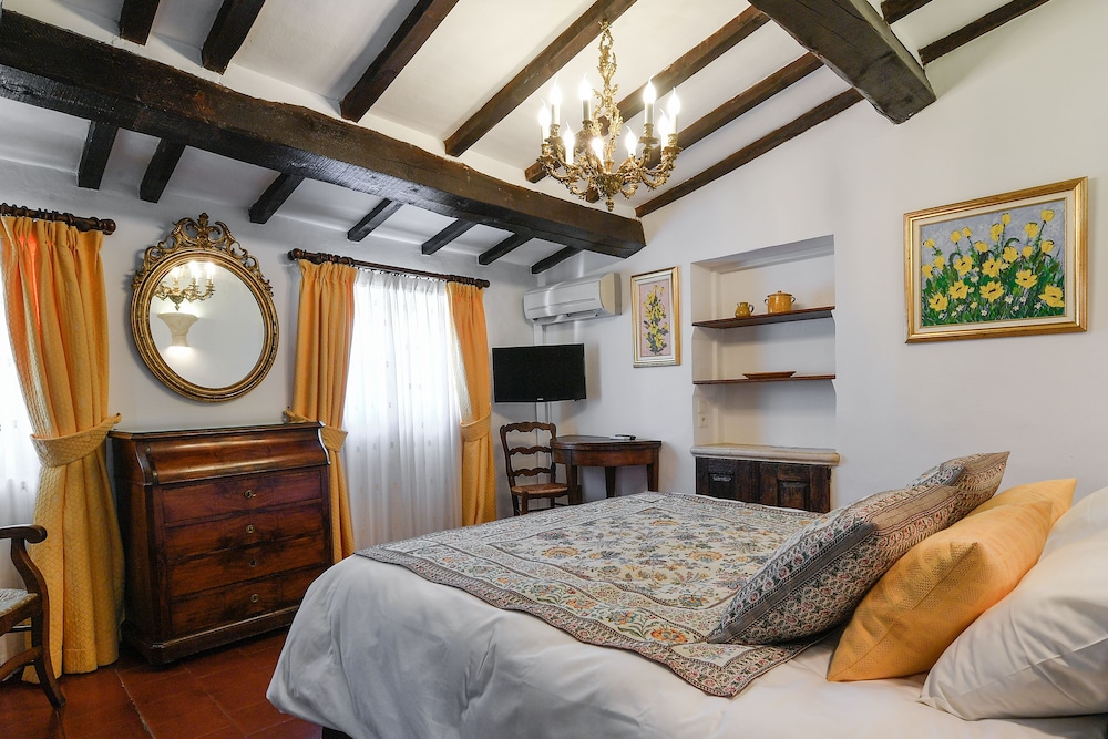 Classic Double Room, Ensuite, Garden View (CDC) photo 1