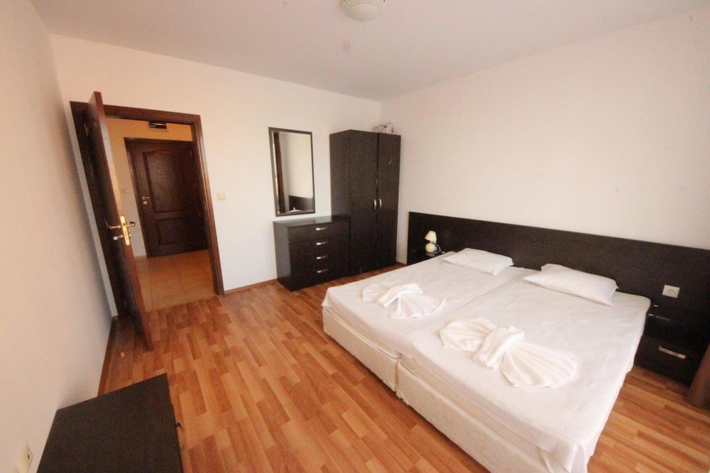 Comfort Apartment, Pool View