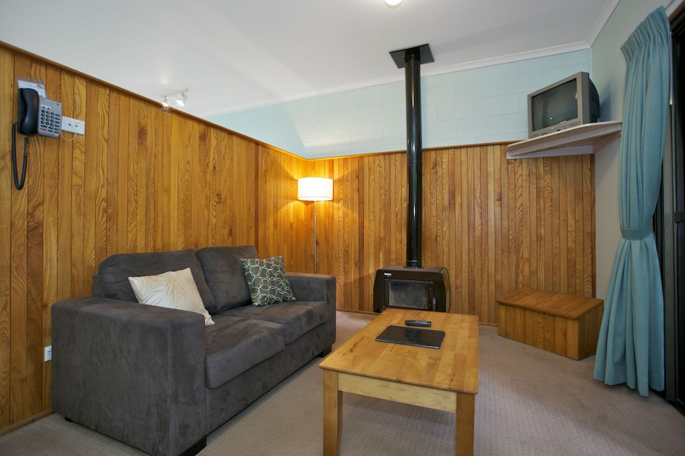 Standard Suite, 1 Bedroom, Non Smoking, Kitchen (Cedar Lodge A) photo 3