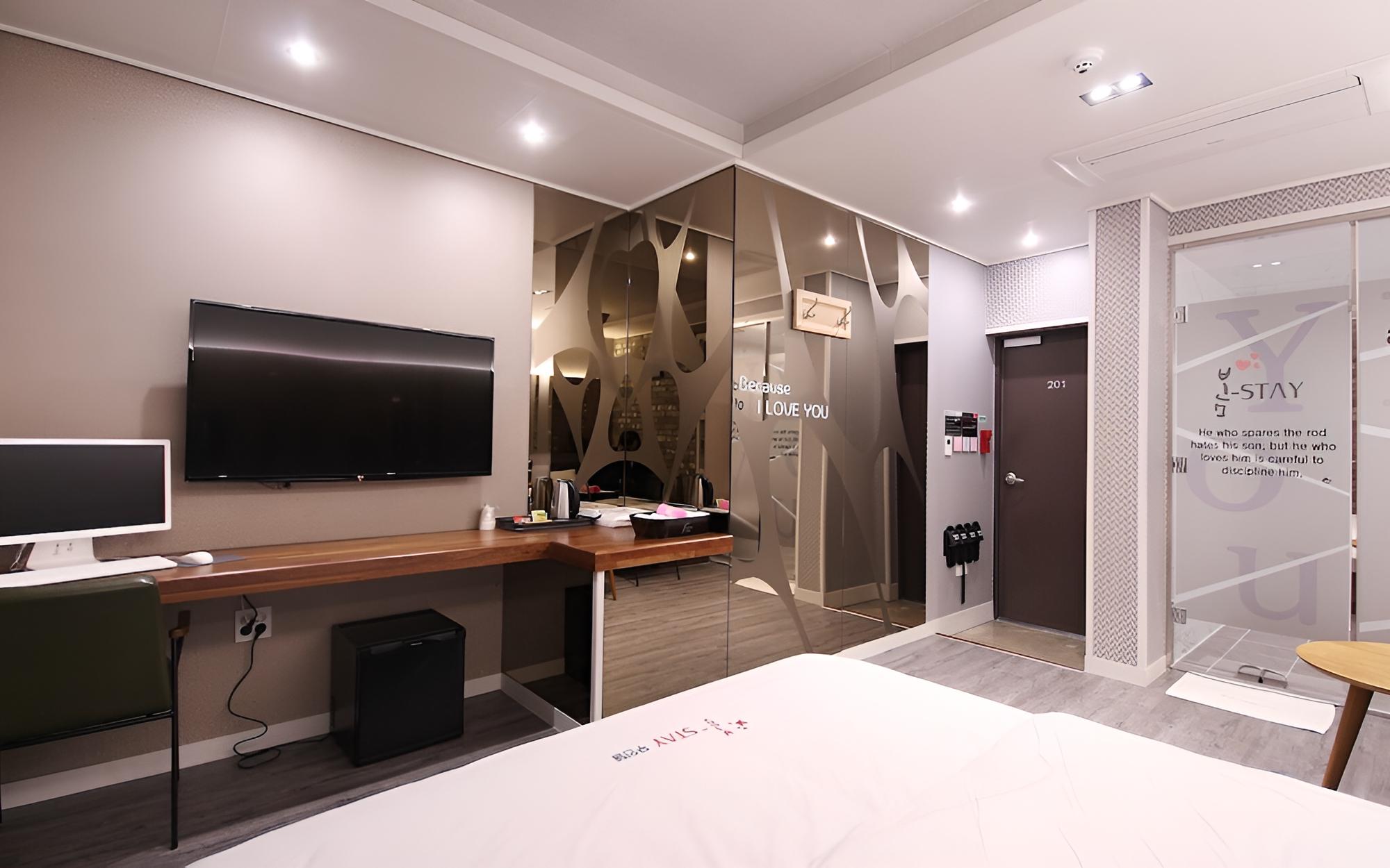 Room (Standard (1 vehicle per room)) - Photo 12