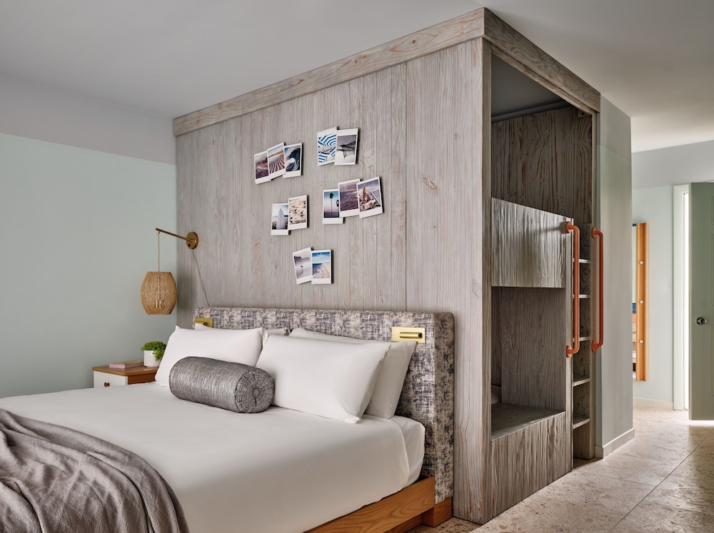 Suite, Pool View (King and Bunk) - Photo 5