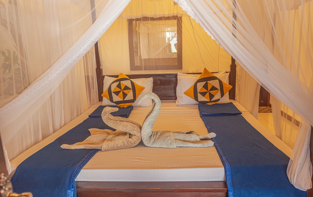 Family Quadruple Room, 1 King Bed, Non Smoking, Mountain View - Photo 1