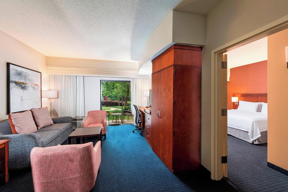 Suite, 1 Bedroom - Photo 1