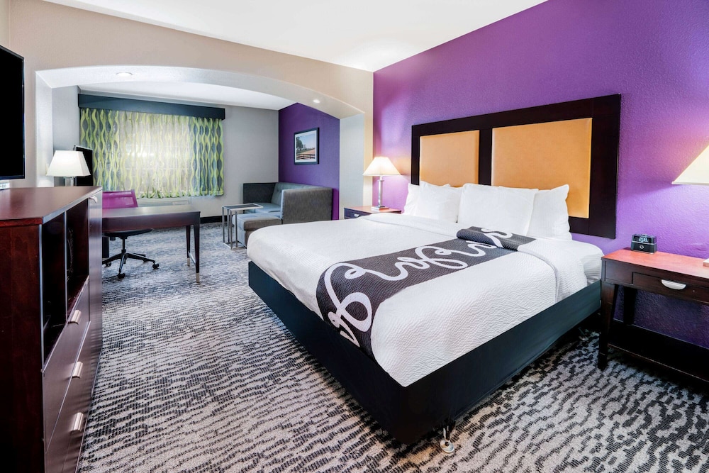Junior Suite, 1 King Bed with Sofa bed, Non Smoking