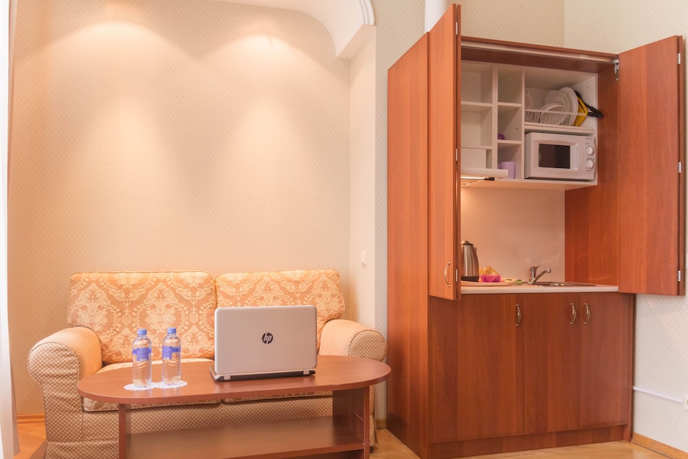 Shared Dormitory, Women only (8 Persons)