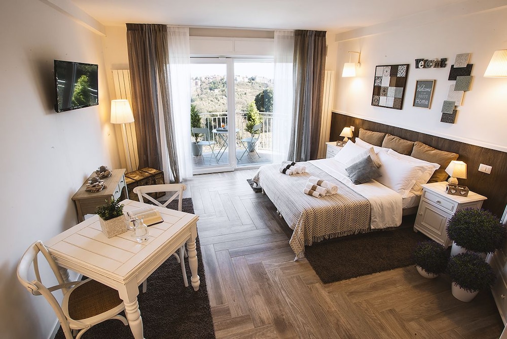 Deluxe Double or Twin Room