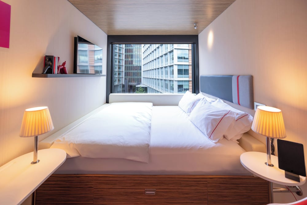 Room, 1 King Bed (Mobility Accessible, Roll-In Shower) photo 3