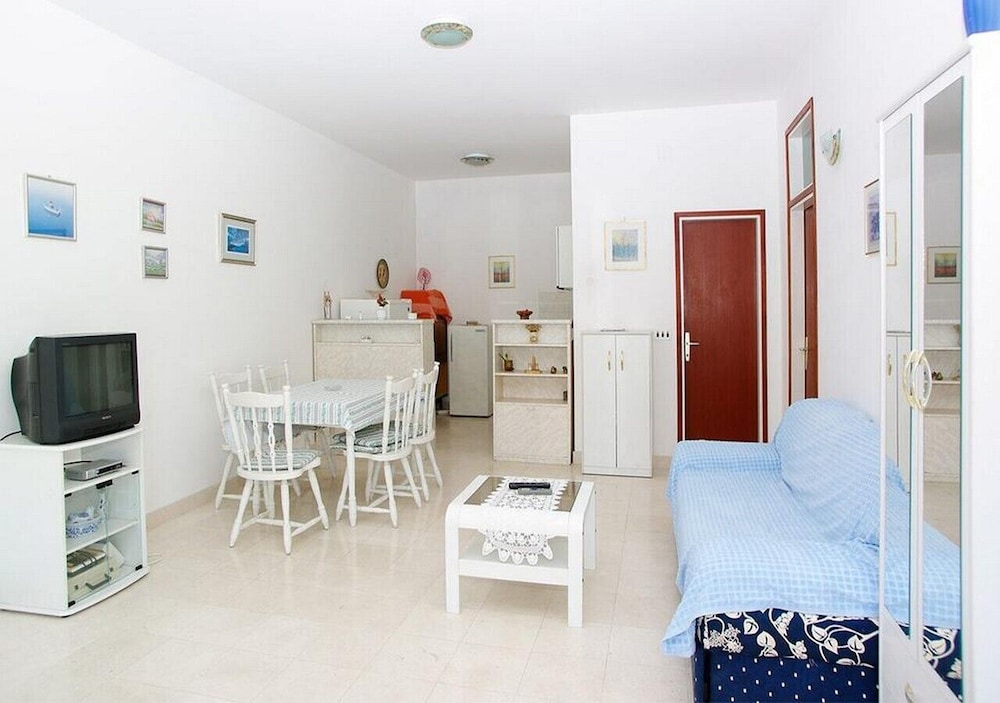 Apartment (Two Bedroom Apartment With Sea View ()