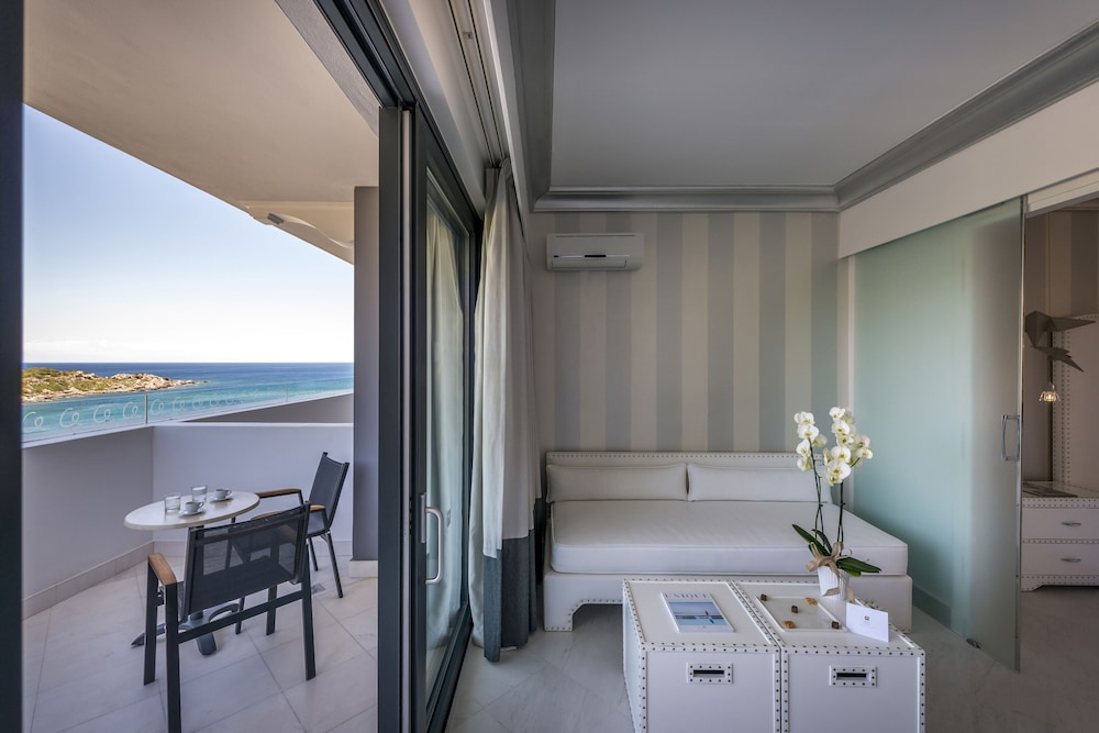 Family Room, Partial Sea View