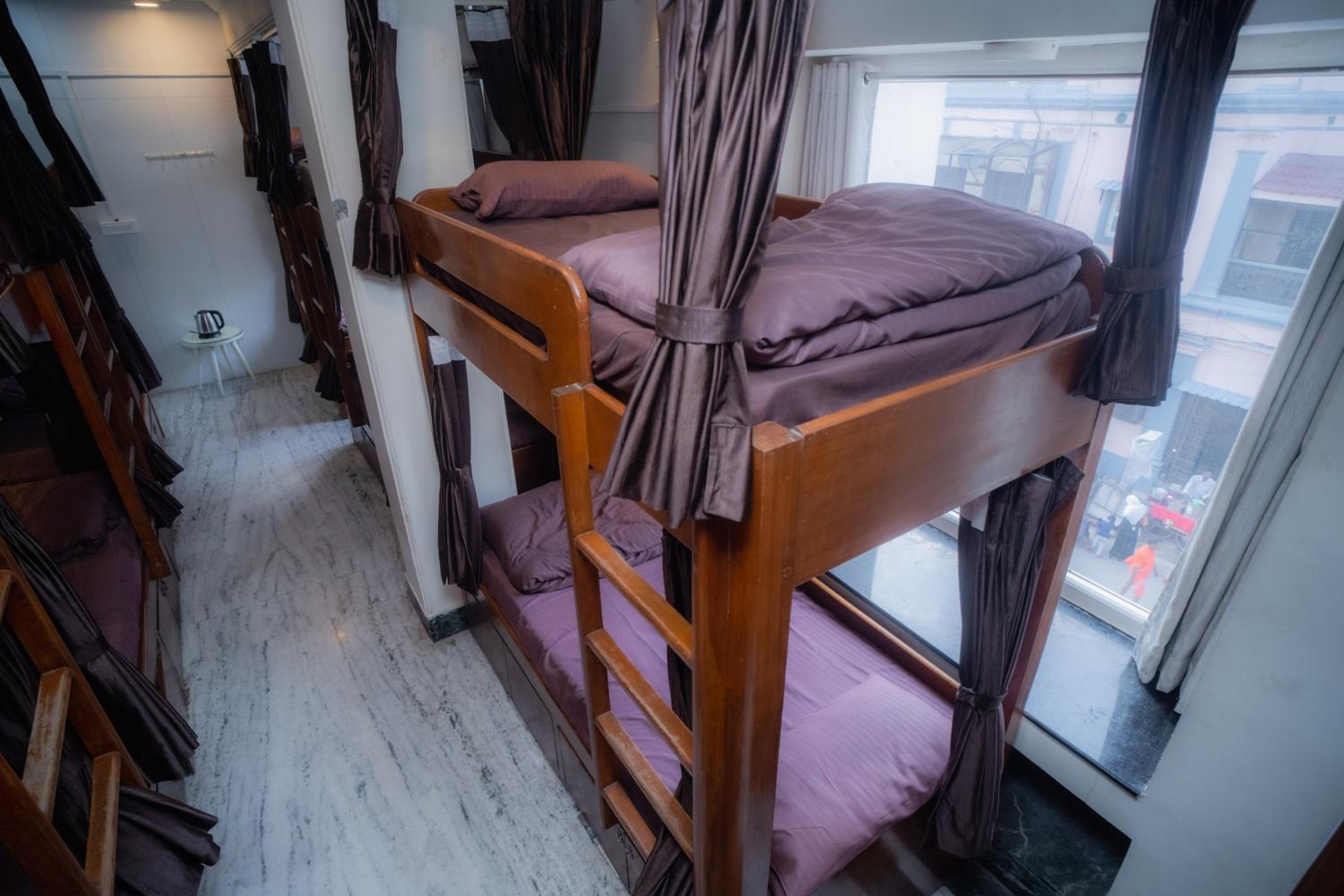 Bed In 14 Bed Mix Dormitory Room With Ac - Photo 12