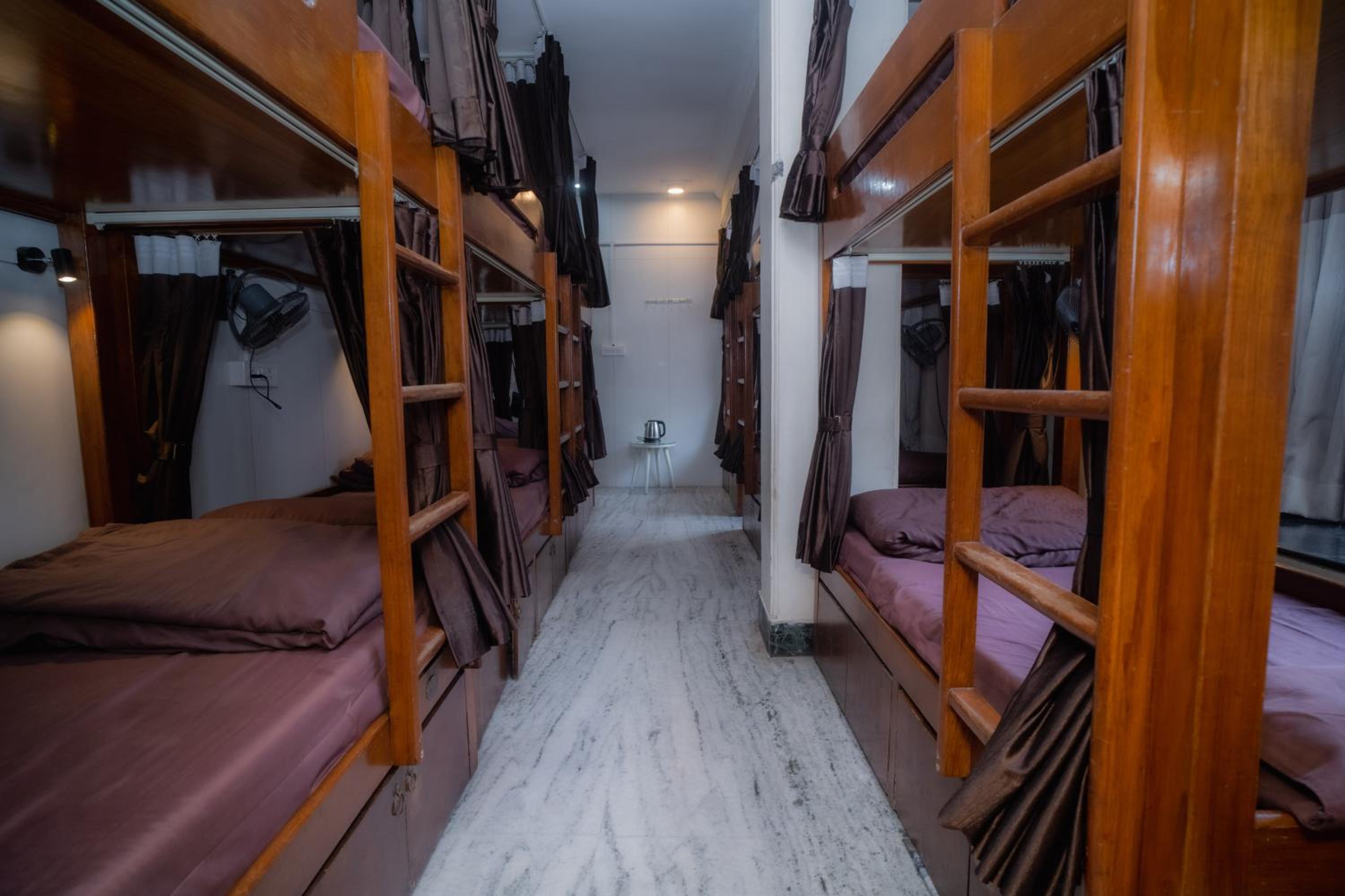 Bed In 14 Bed Mix Dormitory Room With Ac - Photo 9
