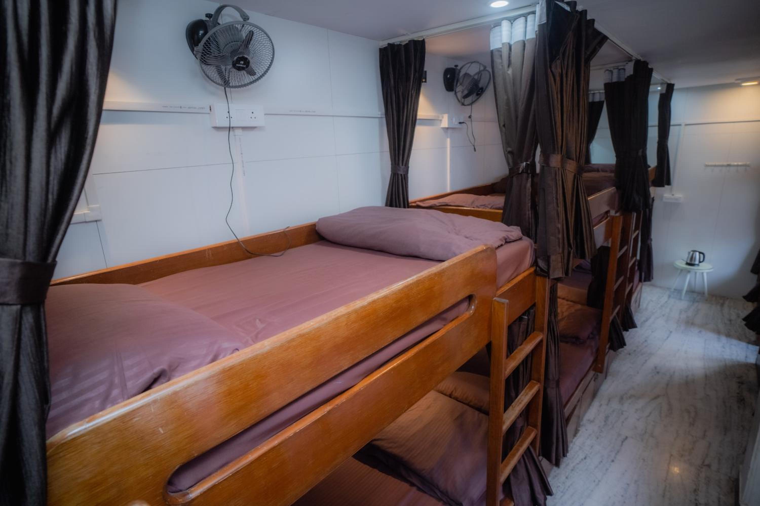 Bed In 14 Bed Mix Dormitory Room With Ac - Photo 2