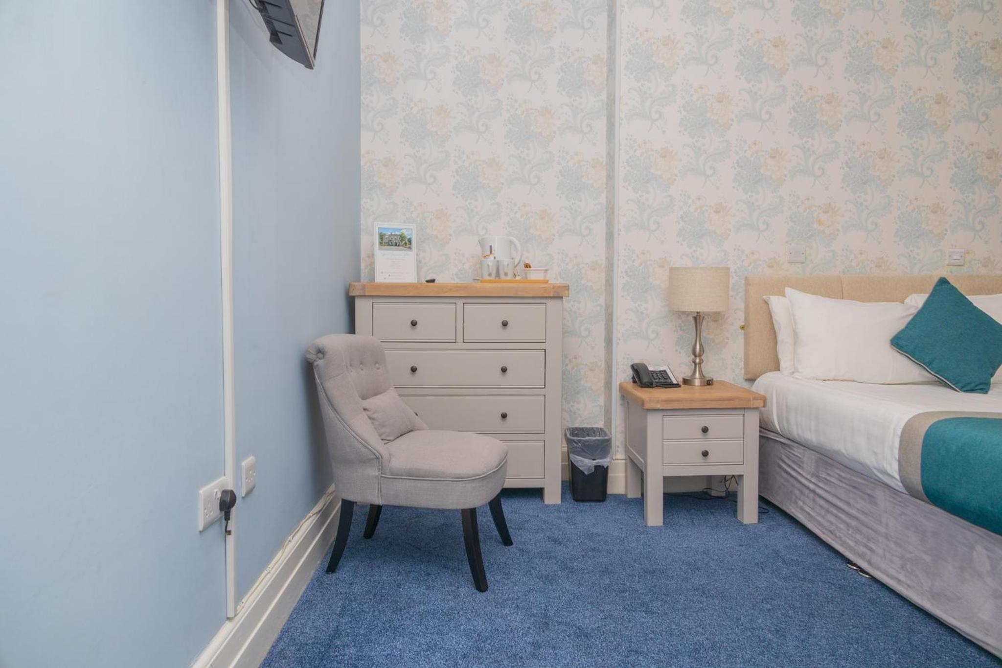Budget Double Room photo 3