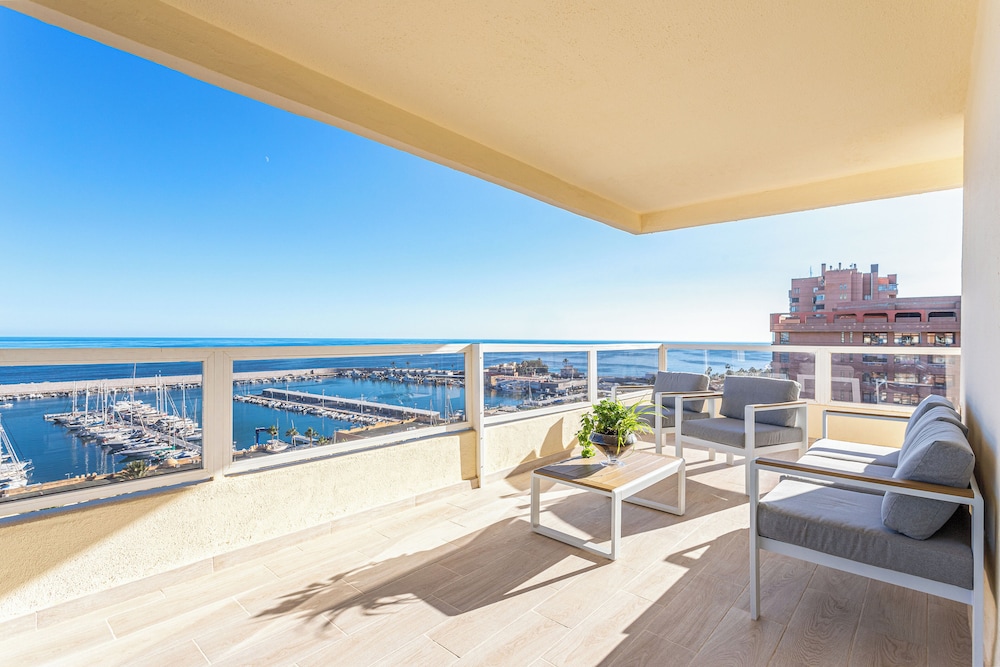Suite, Sea View