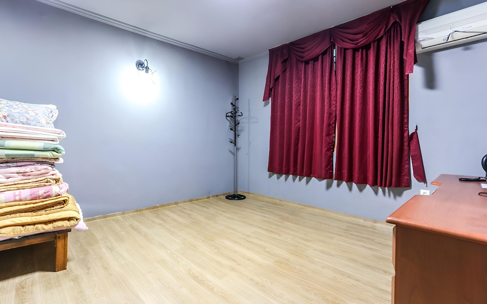 Room (Ondol Room)
