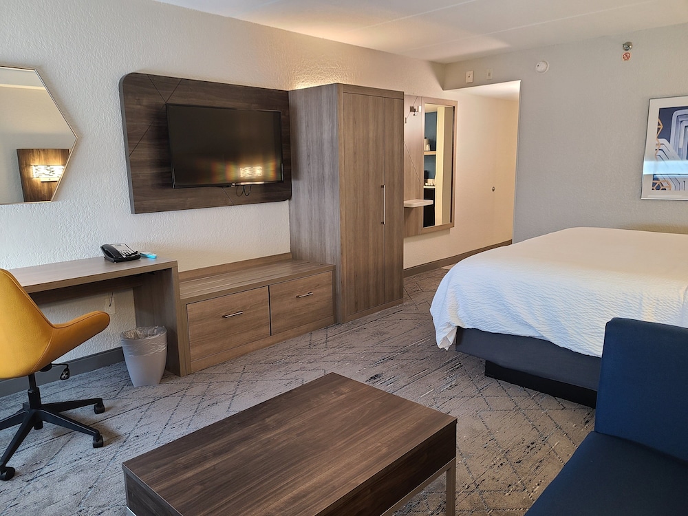 Standard Room, 2 Queen Beds - Photo 4